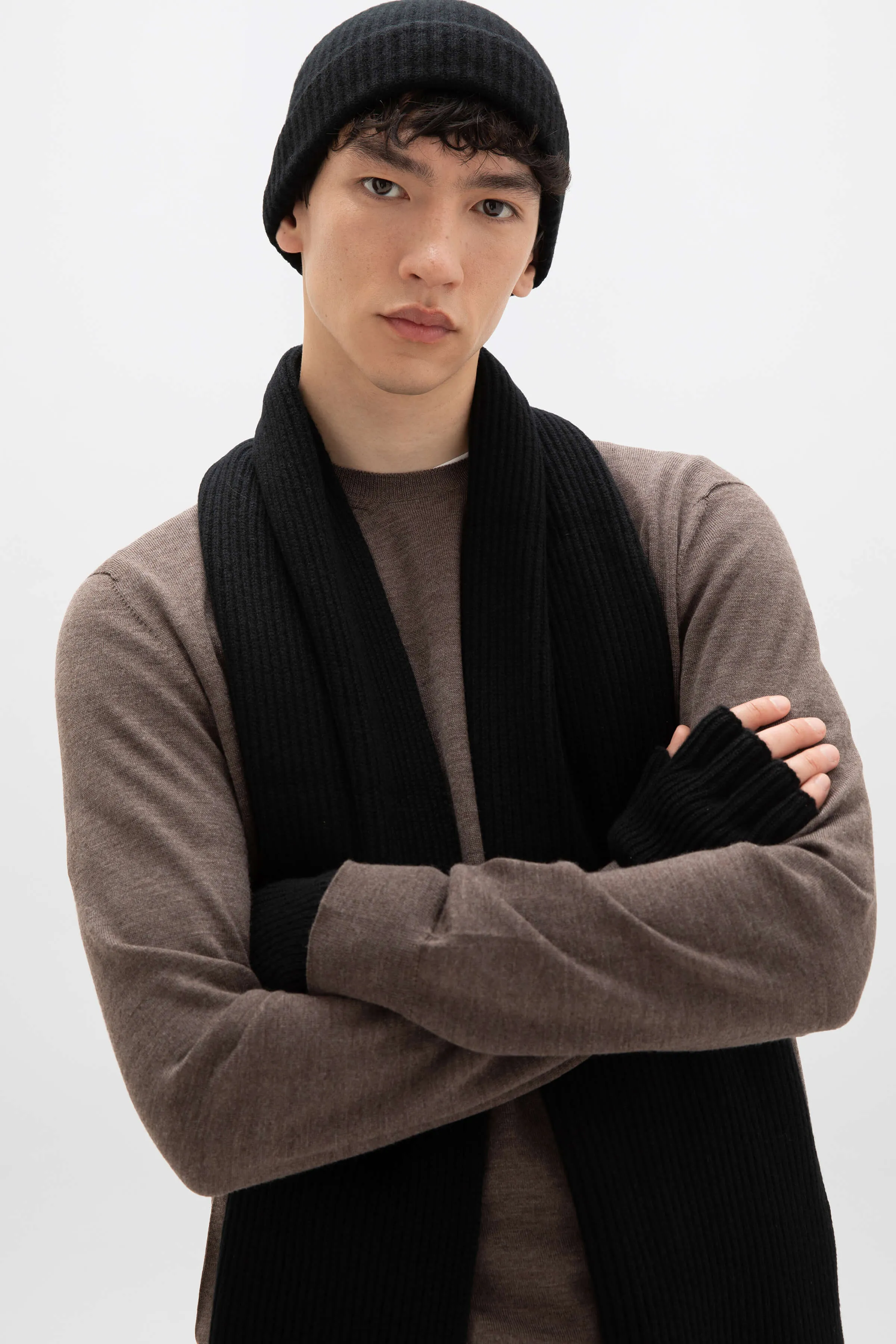Black Ribbed Cashmere Beanie