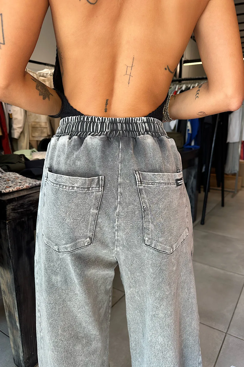 BLK CAPS  TROUSERS 021