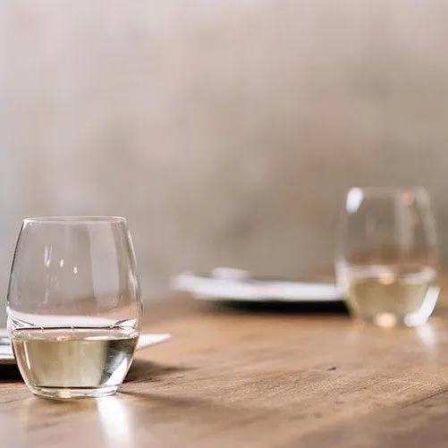WHITE  PLUMM STEMLESS